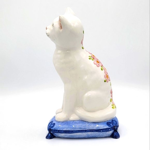 Vintage Majolica Italy Cat On Blue Pillow w/ Hand Painted Flowers On The Back - Picture 3 of 14